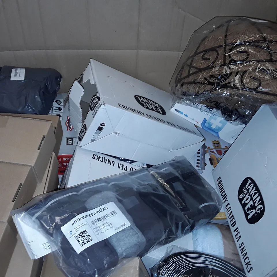 PALLET OF ASSORTED HOUSEHOLD ITEMS TO INCLUDE POOL FLOATS, SWITCH CARRY CASES, FITVILLE TRAINERS AND HANGING BASKETS