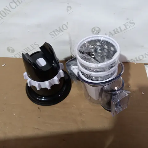 COOKS ESSENTIALS GRATRER AND SLICER