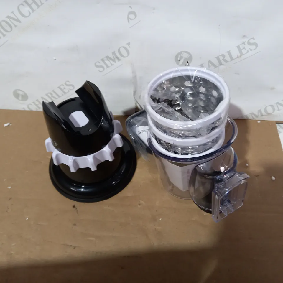 COOKS ESSENTIALS GRATRER AND SLICER