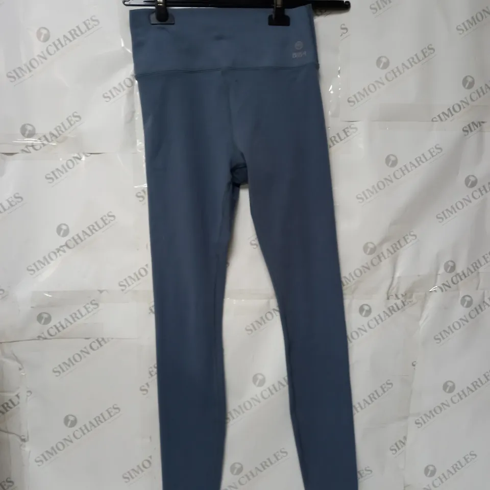 BOX OF ASSORTED CLOTHES APPROXIMATELY 10 TO INCLUDE WOMEN'S SPORTSWEAR.