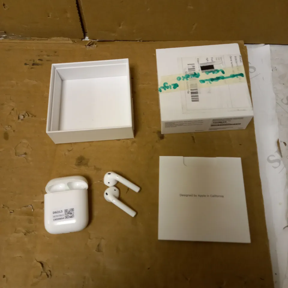 BOXED APPLE AIRPODS