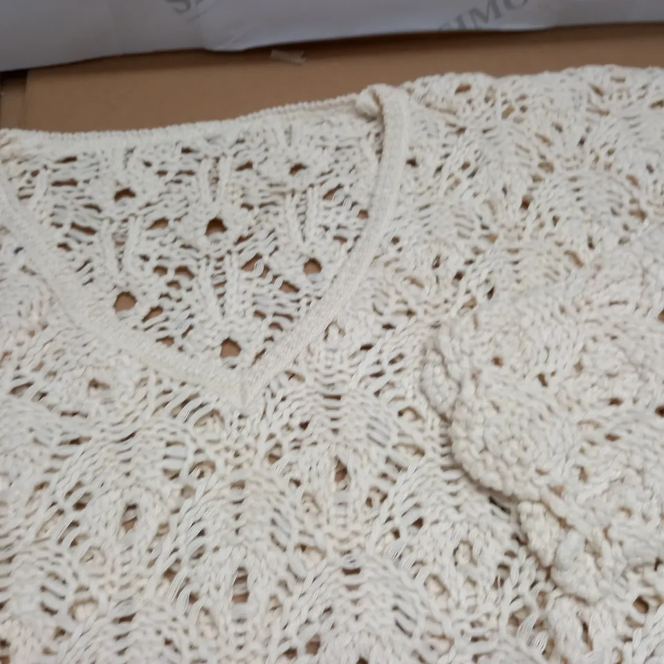 lot of approximately 20 crochet pull V-neck jumpers - size unspecified