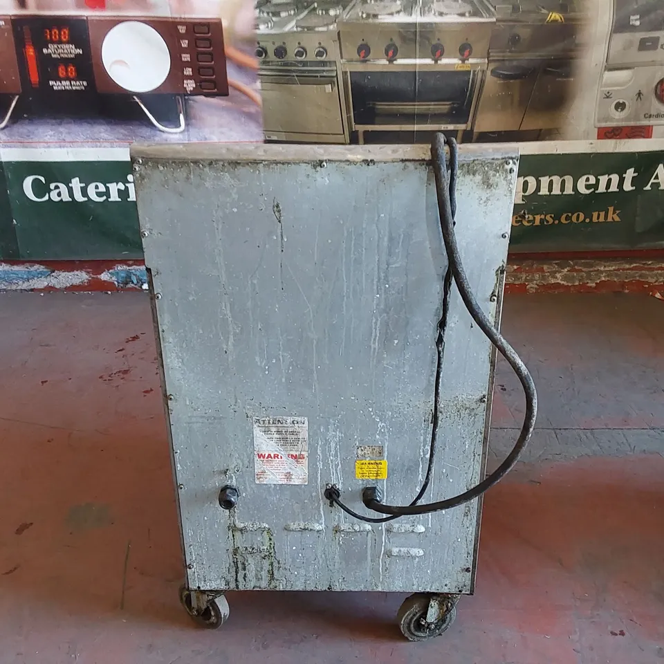 LINCAT COMMERCIAL TWIN BASKET FRYER