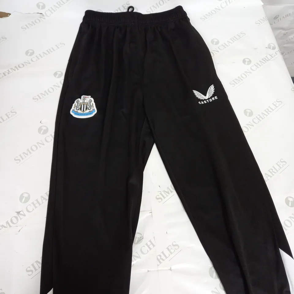 CASTORE NEWCASTLE UNITED FC TRAINING PANTS SIZE M