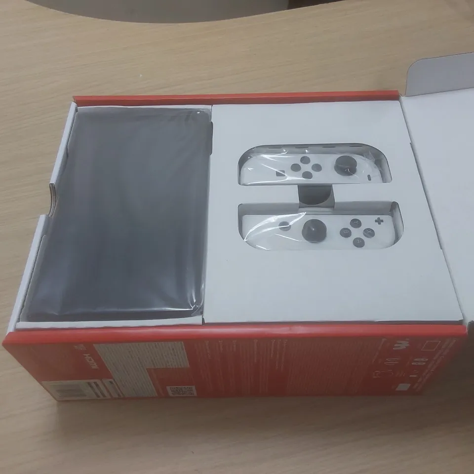 BOXED NINTENDO SWITCH OLED 64GB - WHITE