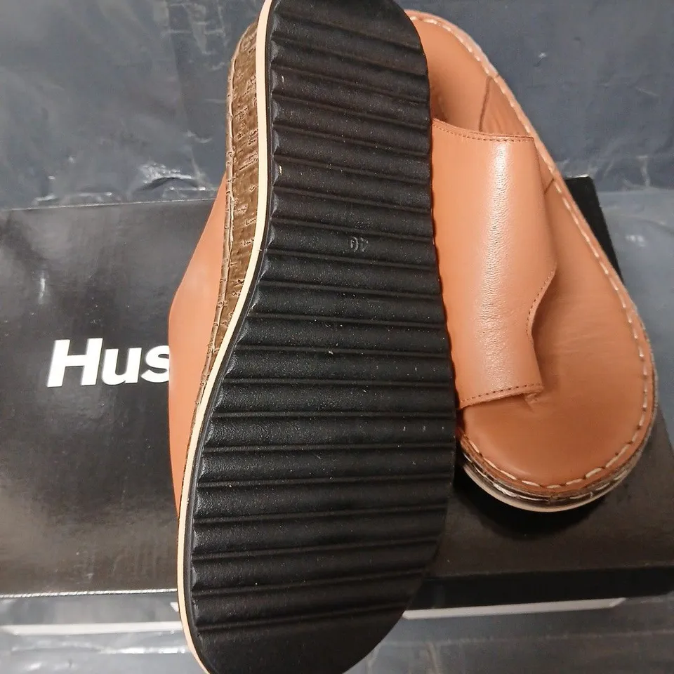 HUSH PUPPIES ELISSA TOE-POST SANDAL – TAN – WOMEN'S