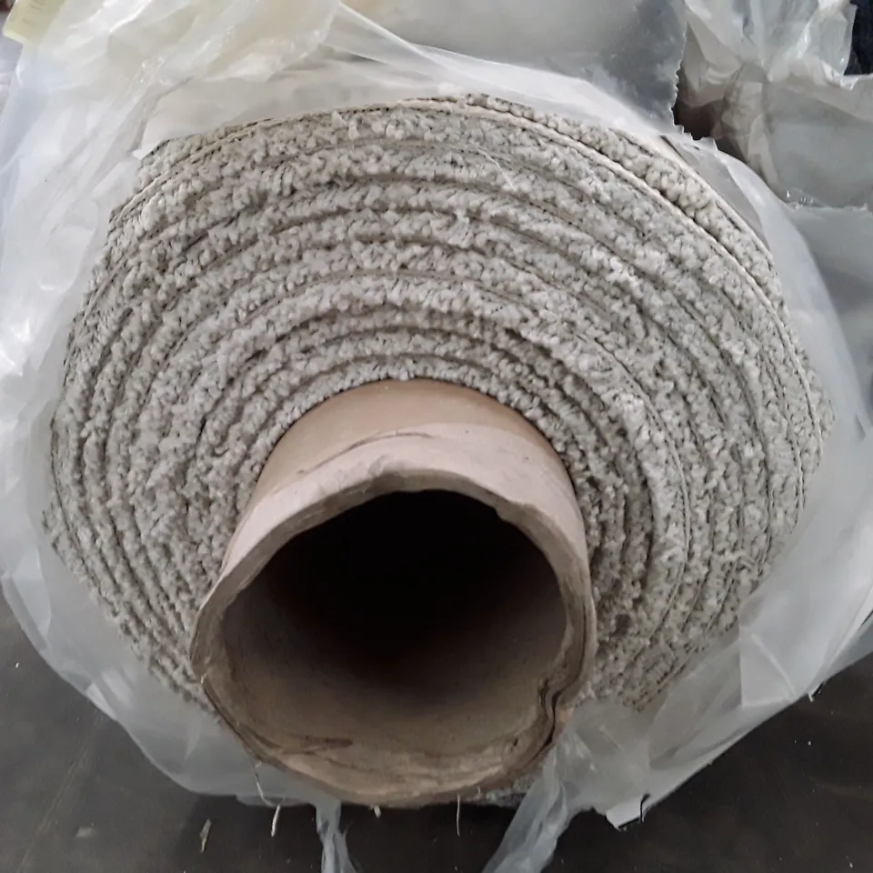 ROLL OF QUALITY PINNACLE AB 3233/0610 COM BED COTTON CARPET APPROXIMATELY 5.6×5M