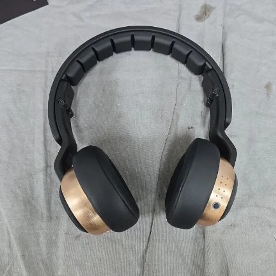 BRAND NEW BOXED MUNITIO PRO30 BRUSHED GOLD WIRELESS HEADPHONES 2AQPX-PRO30