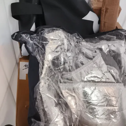 CAGE OF APPROXIMATELY 10 ASSORTED HOUSEHOLD ITEMS - COLLECTION ONLY