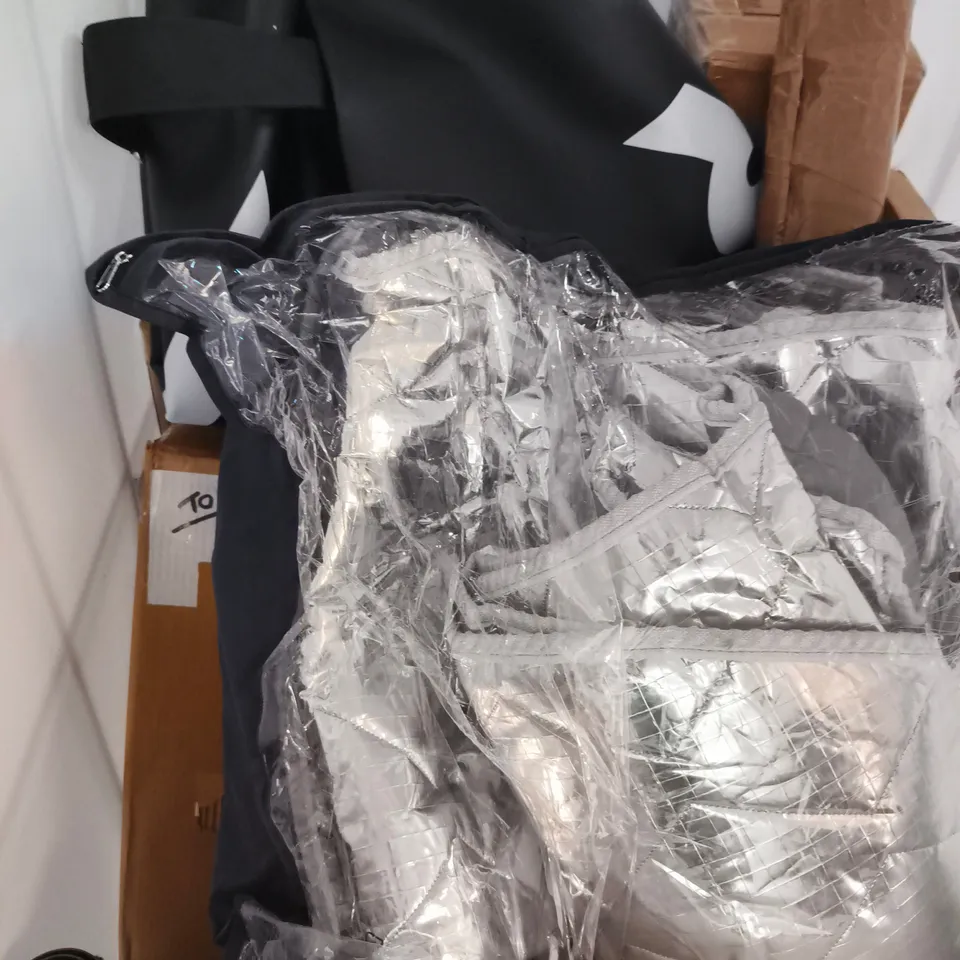 CAGE OF APPROXIMATELY 10 ASSORTED HOUSEHOLD ITEMS - COLLECTION ONLY