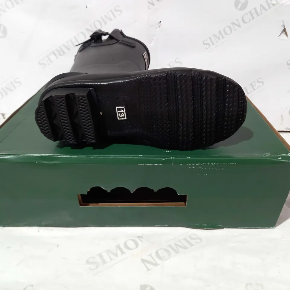 BOXED PAIR OF BARBOUR WELLINGTON BOOTS IN BLACK EU SIZE 32