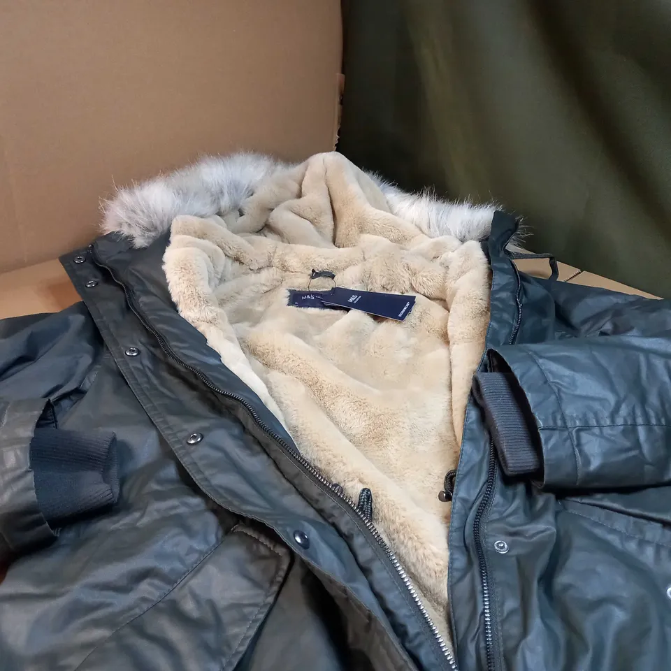 M&S PIN GREEN FAUX FUR LINED WOMENS WINTER COAT - SIZE 10
