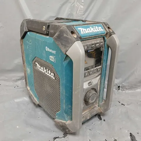 MAKITA MR007GZ JOB SITE RADIO WITH DAB+ & BLUETOOTH.