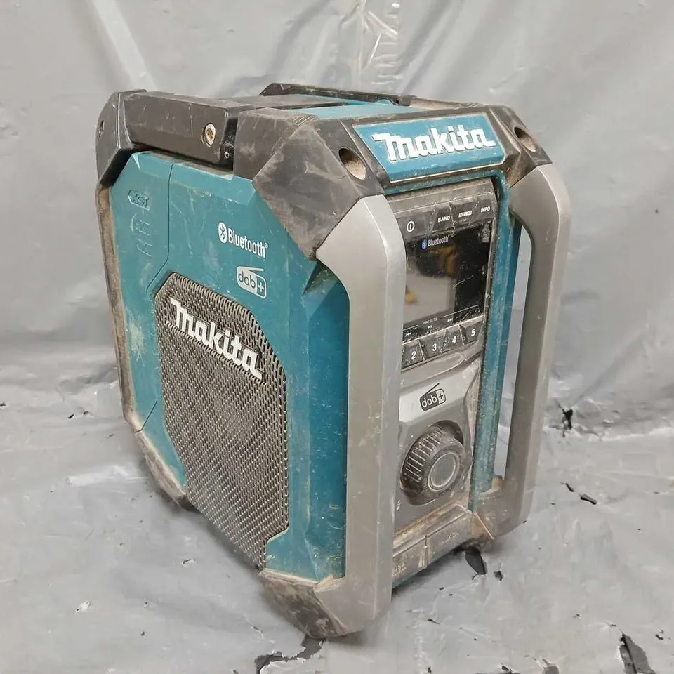 MAKITA MR007GZ JOB SITE RADIO WITH DAB+ & BLUETOOTH.