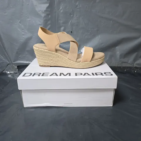 DREAM PAIRS WEDGE SANDALS - NUDE - SIZE 5.5