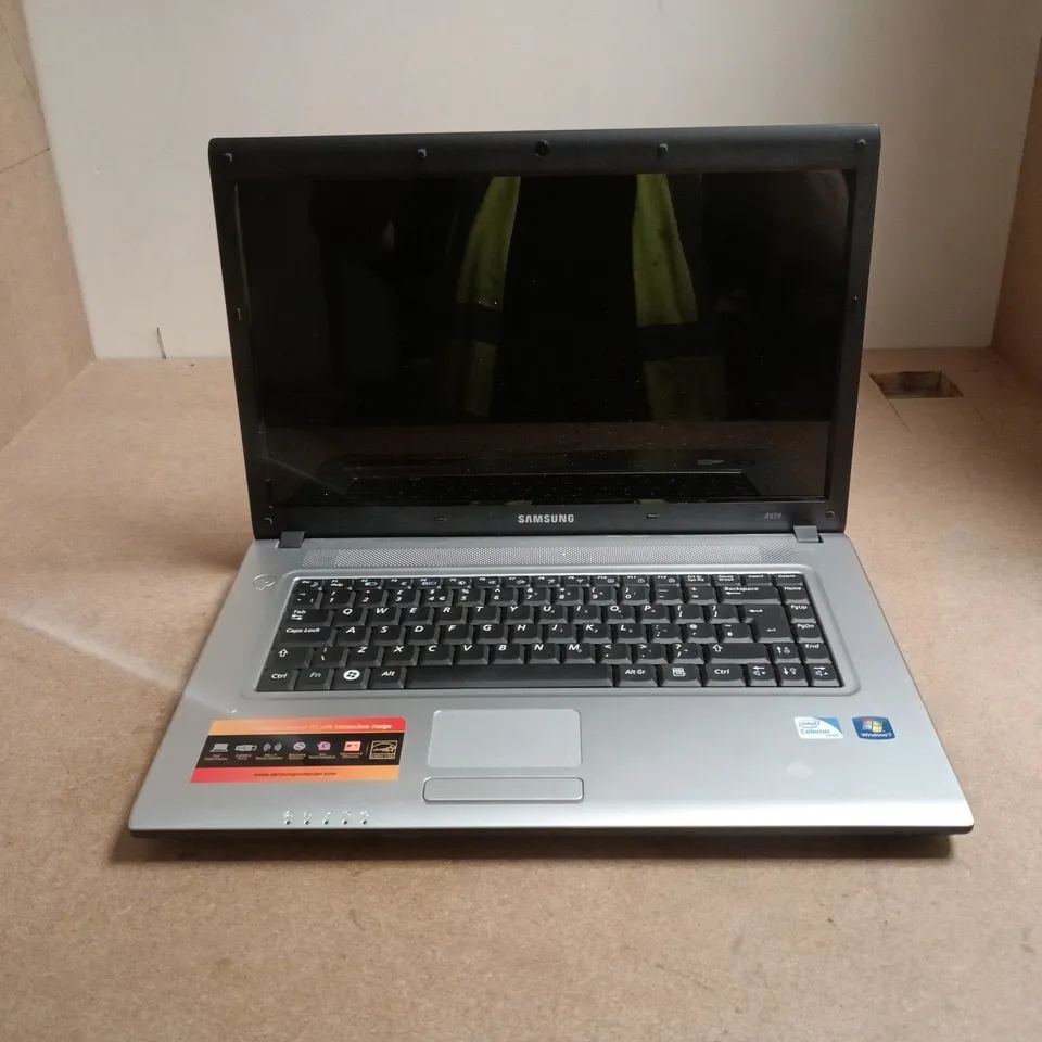 SAMSUNG NP-R519 LAPTOP