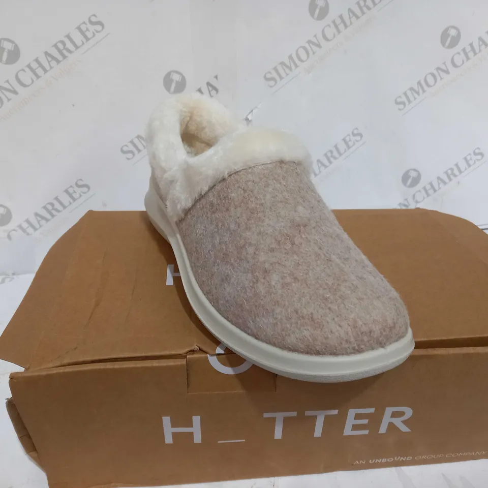 HOTTER OATMEAL COLOURED SNUG SLIPPERS - UK SIZE 6