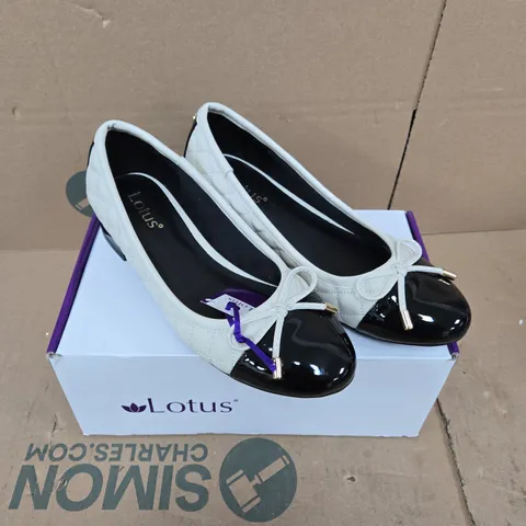 LOTUS WOMEN'S CREAM & BLACK BOW BALLET FLATS – UK 5
