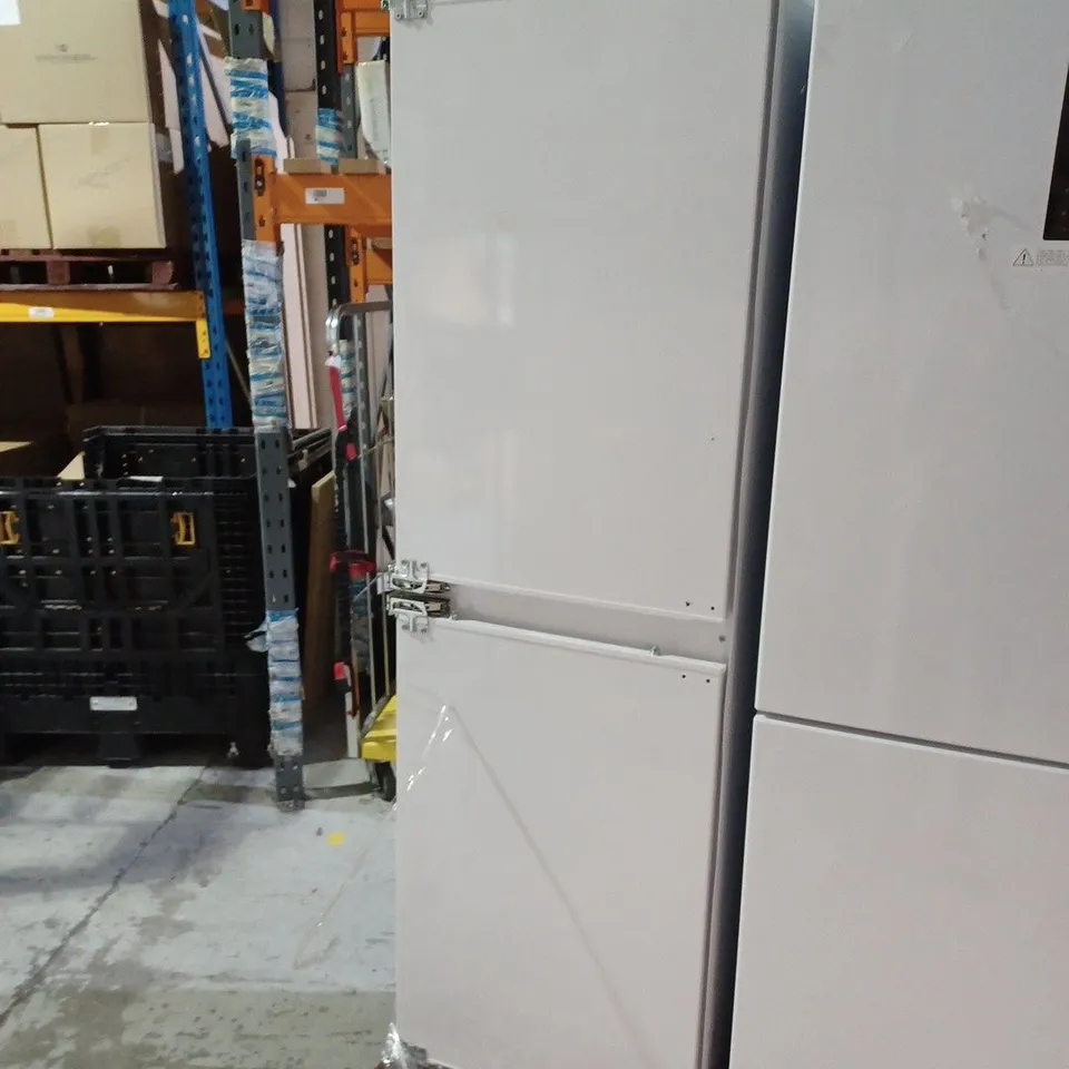 RUSSELL HOBBS FREESTANDING WHITE FRIDGE FREEZER 