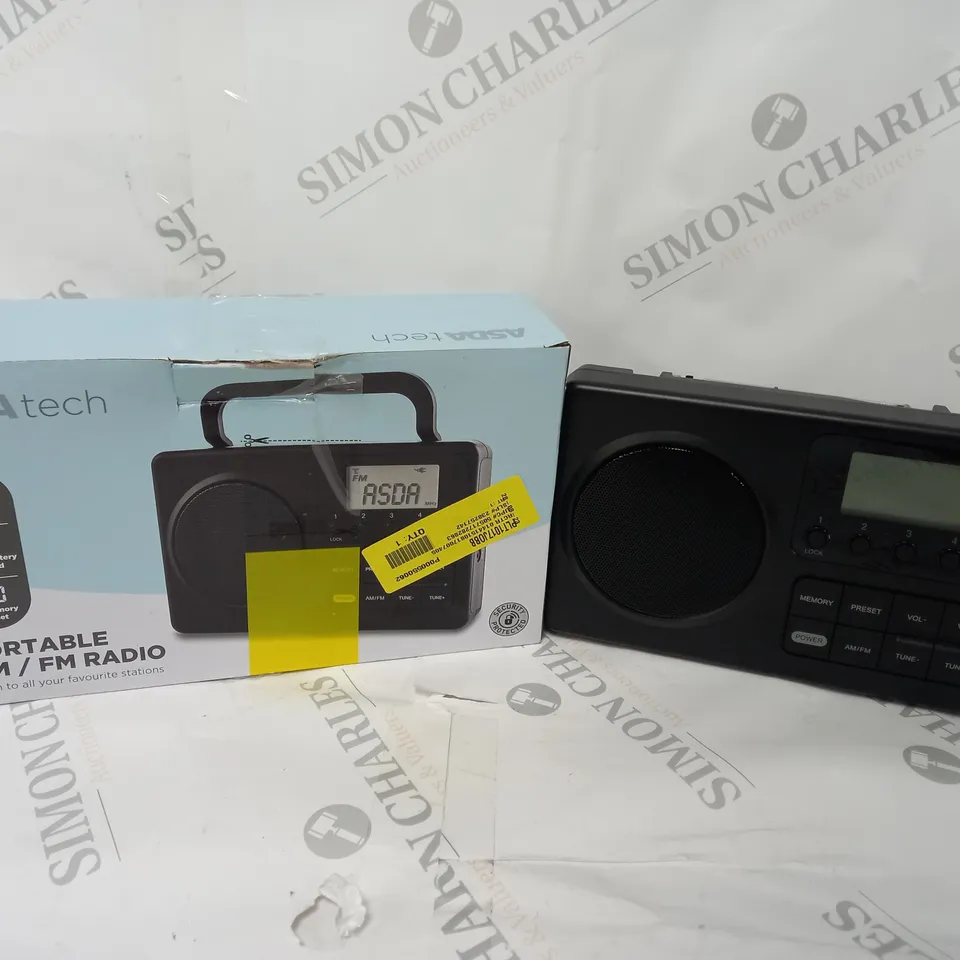 BOXED PORTABLE AM/FM RADIO IN BLACK