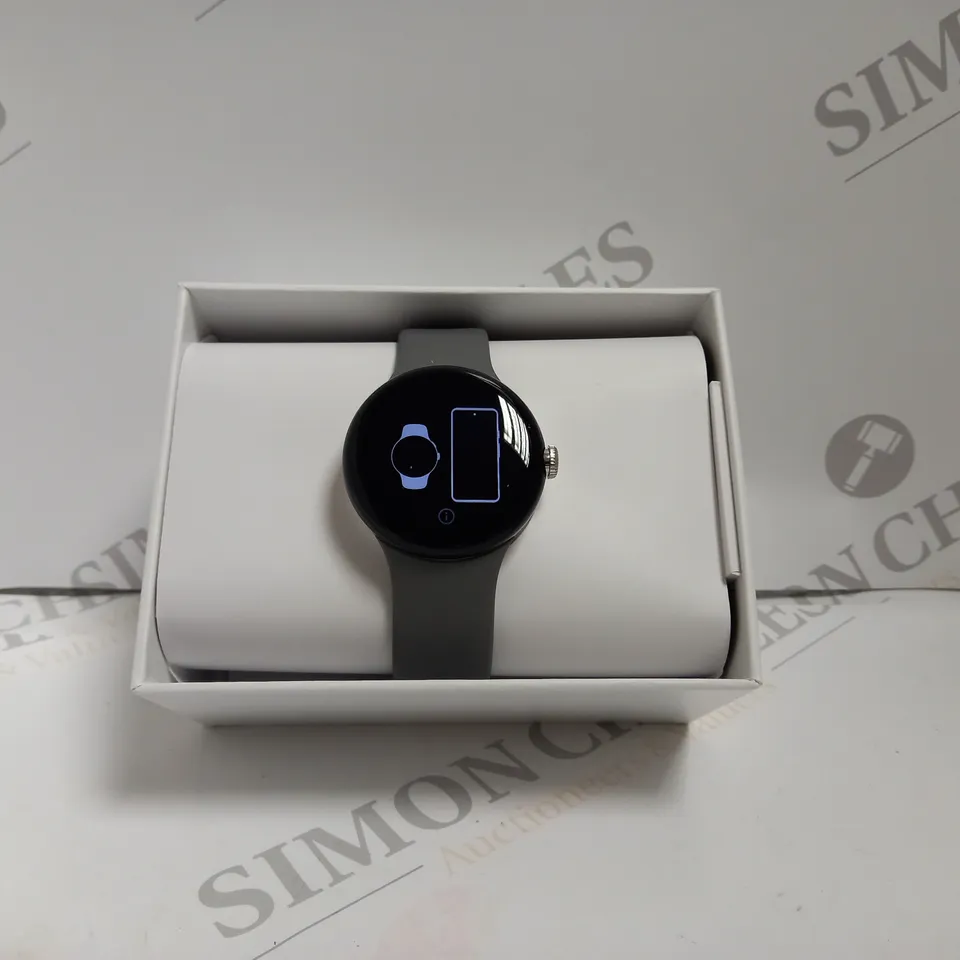 BOXED GOOGLE PIXEL WATCH WITH/AVEC FITBIT 