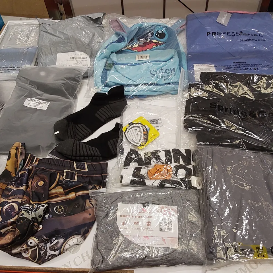 15 BRAND NEW ITEMS TO INCLUDE: 2 PAIRS OF TRAINER SOCKS, LOONEY TUNES TSHIRT, NIKSA MENS SHORTS