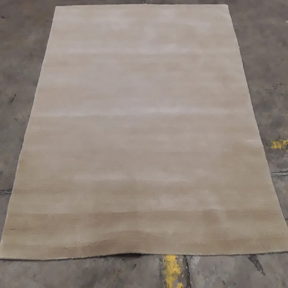 BEIGE RECTANGULAR RUG 170X120CM APPROXIMATELY