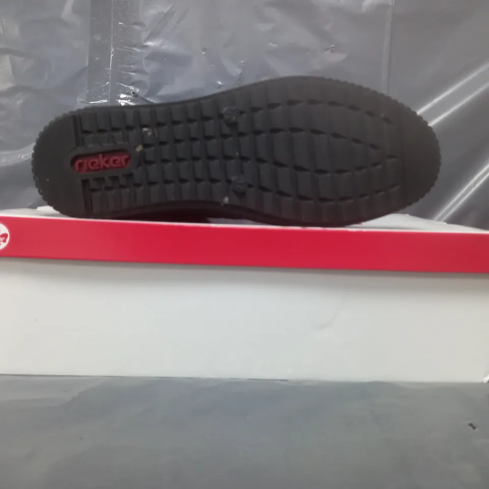 BOXED PAIR OF RIEKER TRAINER SIDE-ZIP BOOTS IN BLACK MULTI SIZE 4