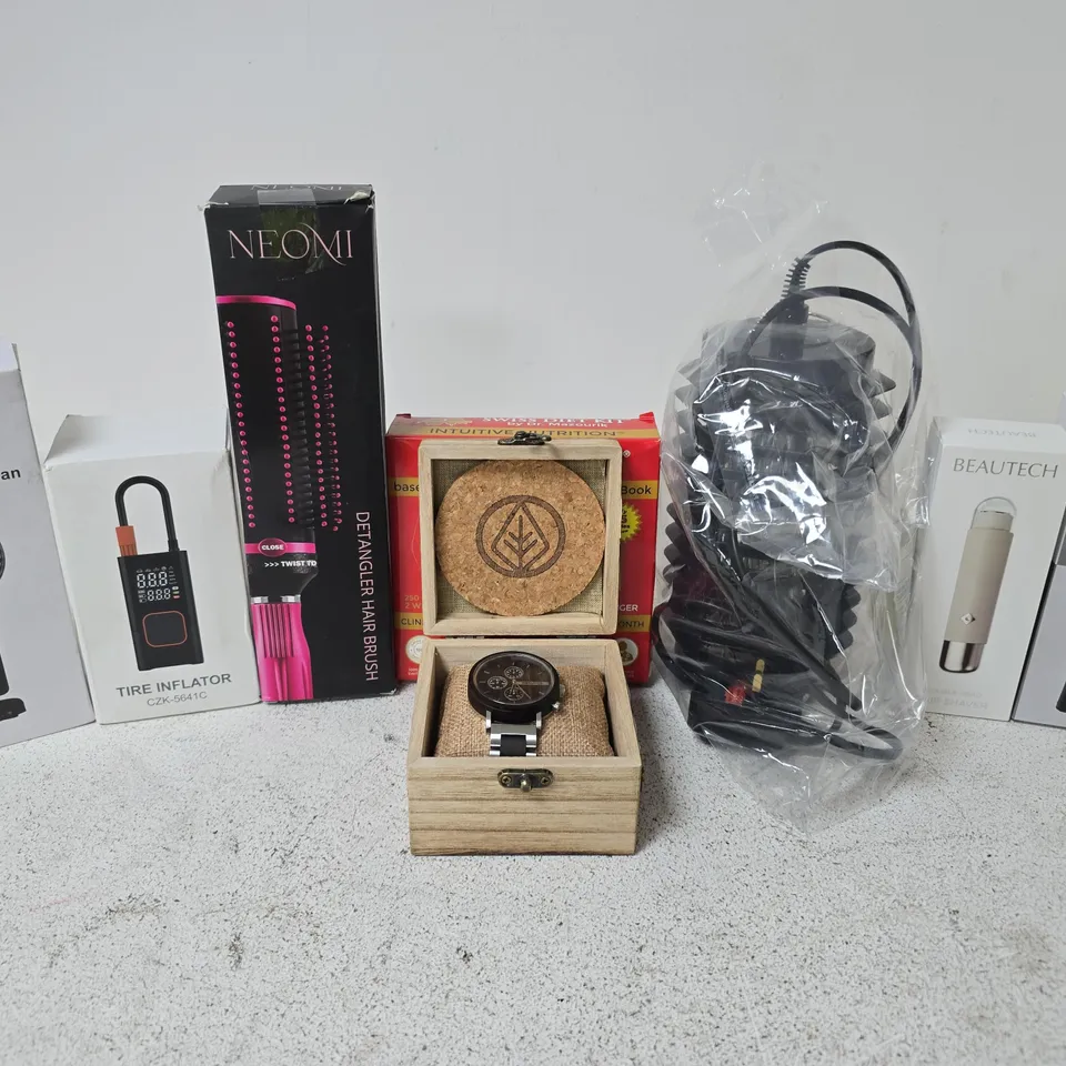 BOX OF APPROX 12 ASSORTED HOUSEHOLD ITEMS TO INCLUDE LED DISPLAY FAN, DETANGLER HAIR BRUSH, DOUBLE HEAD SHAVER, ETC 