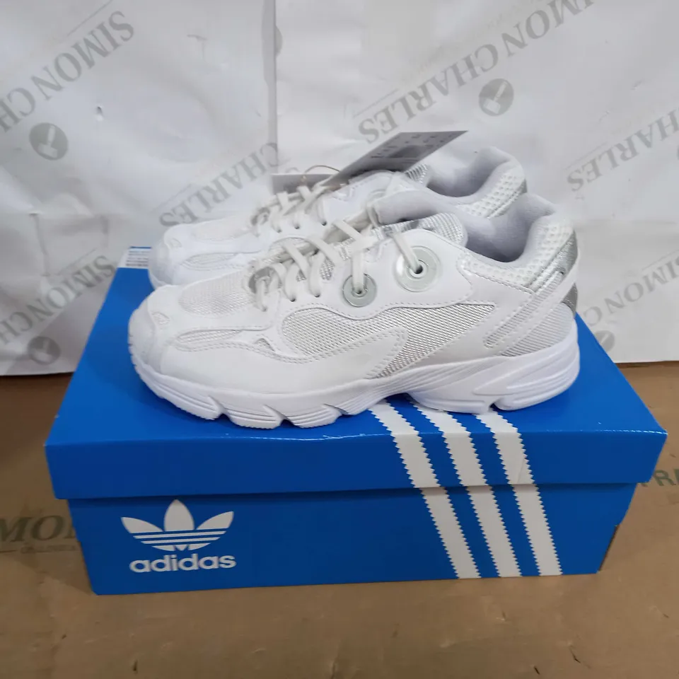 BOXED OF ADIDAS ASTIR TRAINERS SIZE 2.5