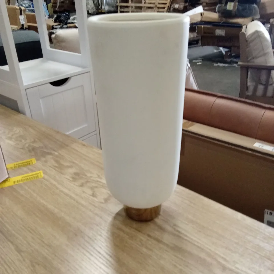 BOXED SCARBERRY WHITE/GOLD CERAMIC TABLE VASE