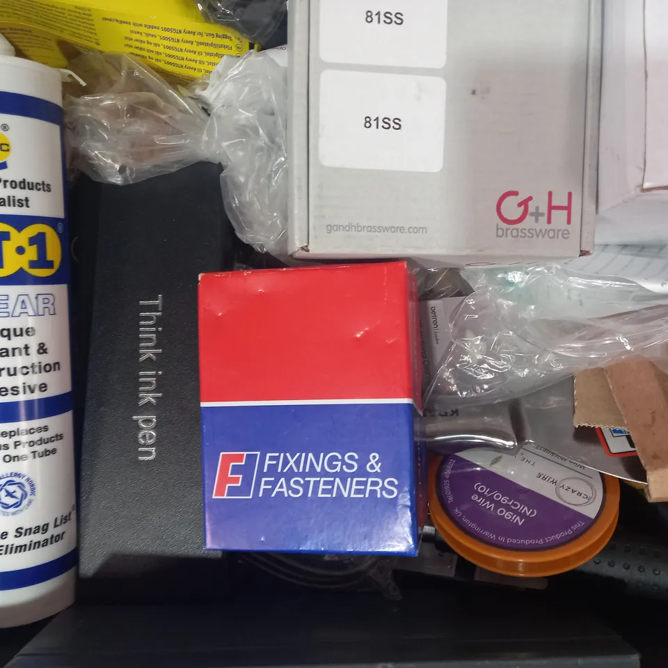 LOT OF APPROXIMATELY 10 ASSORTED HOUSEHOLD ITEMS TO INCLUDE UNIQUE SEALANT & CONSTRUCTION ADHESIVE, THINK INK PEN, FIXINGS & FASTENERS, ETC