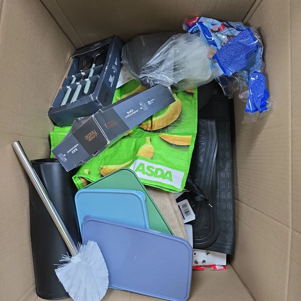 APPROXIMATELY 15 ASSORTED HOUSEHOLD PRODUCTS TO INCLUDE PAN SET, BACKPACK, EXTENSION LEAD ETC 