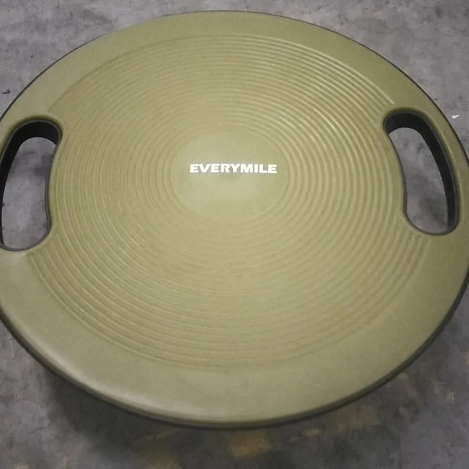 BOXED EVERYMILE BALANCE BOARD