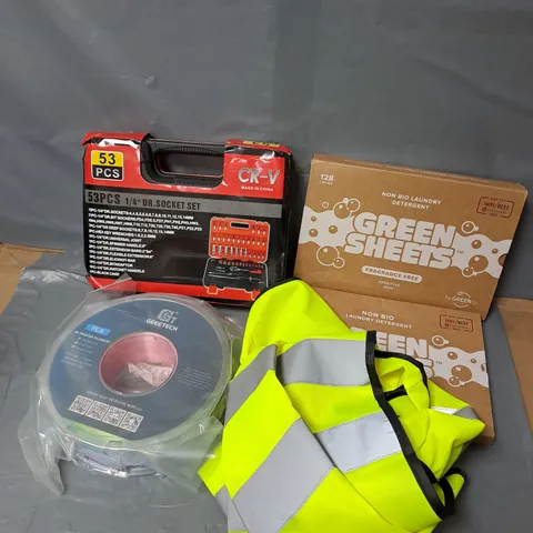 APPROXIMATELY 25 ASSORTED HOUSEHOLD ITEMS TO INCLUDE HIVIS, SOCKET SET, GREEN SHEETS, ETC - COLLECTION ONLY