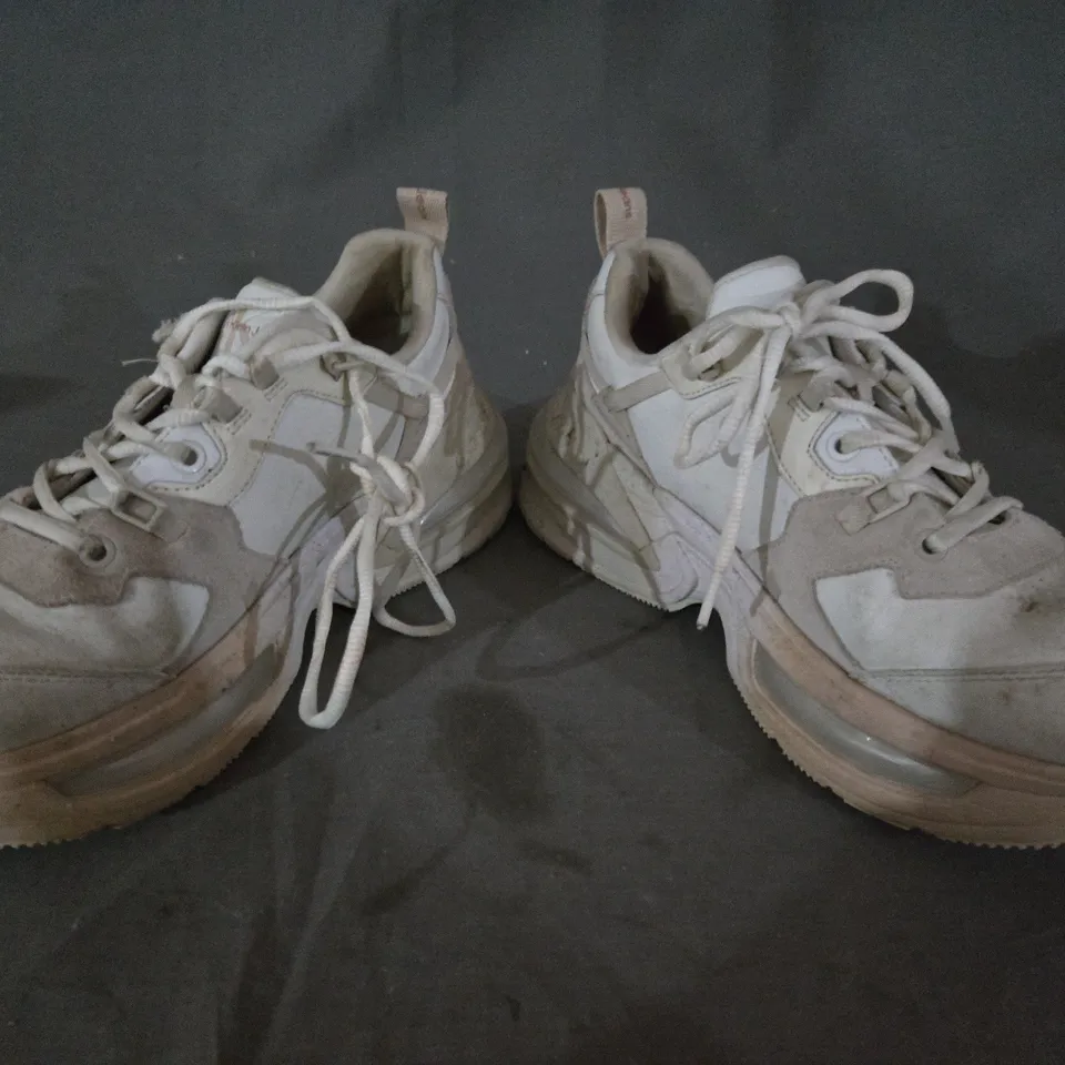 BOXED PAIR OF CALVIN KLEIN CHUNKY COMFAIR LOW SHOES IN WHITE/BEIGE UK SIZE 6.5