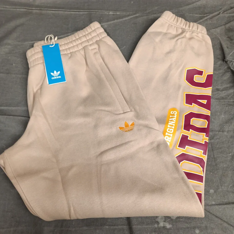UK M ADIDAS ORIGINALS SWEATPANTS – BEIGE