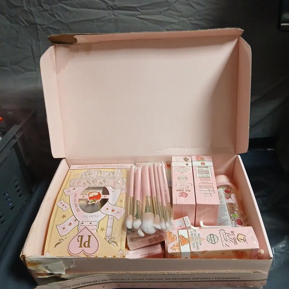 PLOUISE COSMETICS MAKE-UP SET – PINK PACKAGING