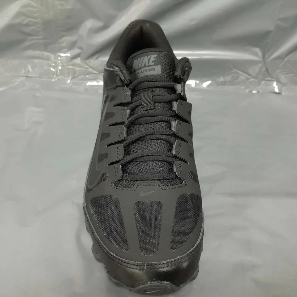 BOXED PAIR OF NIKE REAX 8 TRAINERS IN BLACK UK SIZE 8
