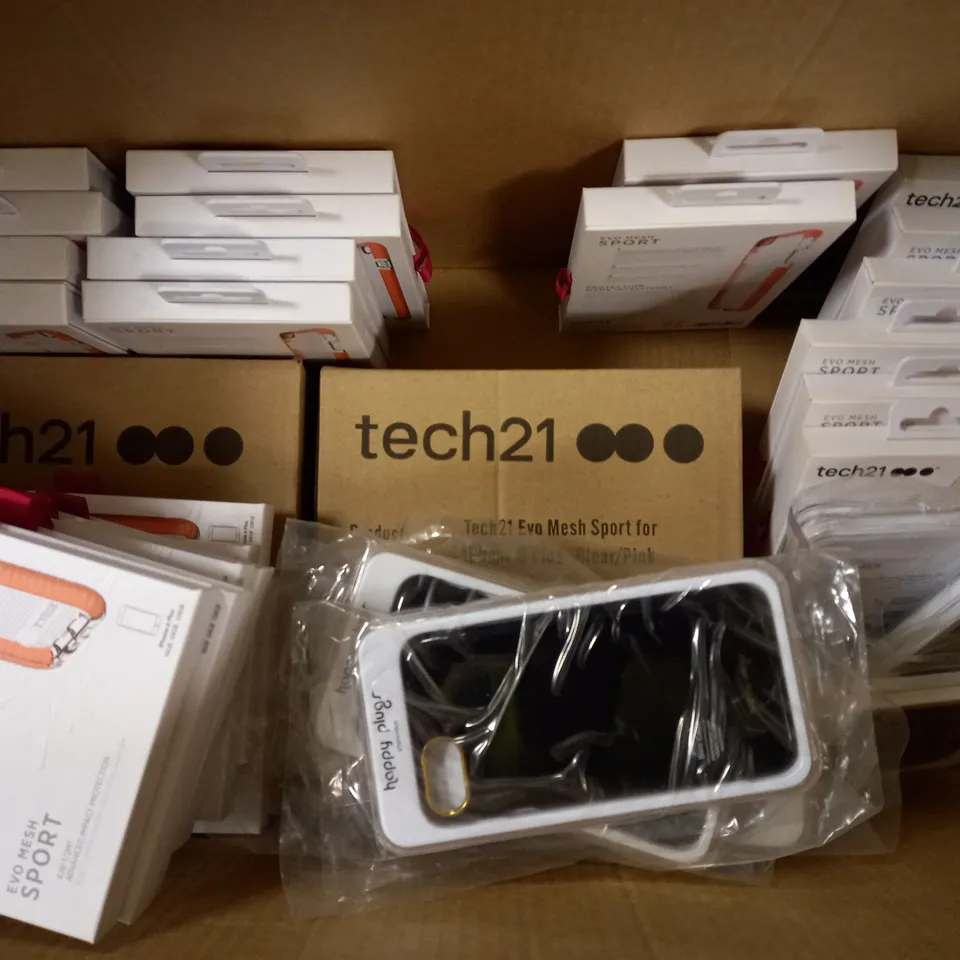 BOX OF APPROX 55 ASSORTED PROTECTIVE PHONE CASES TO INCLUDE TECH21 AND HAPPY PLUGS FOR IPHONE 6 PLUS AND 7