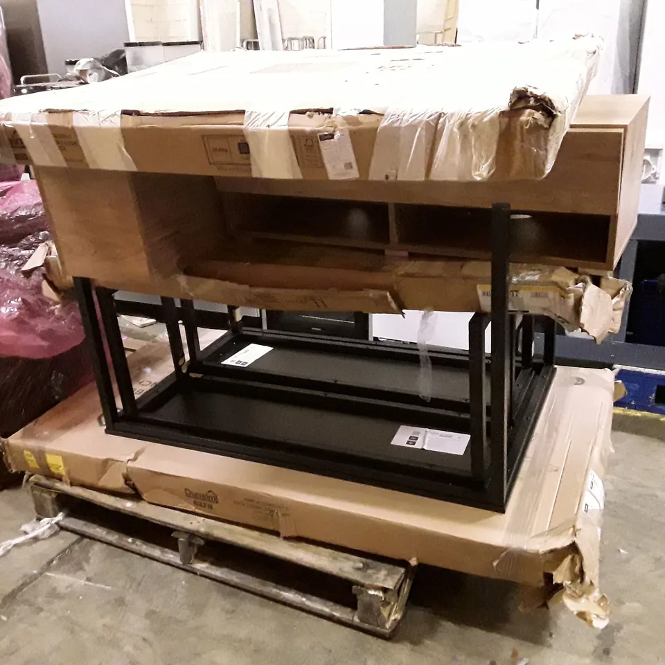 PALLET CONTAINING ASSORTED FURNITURE INCLUDING RADIATOR COVER, DINING BENCH & CONSOLE TABLE