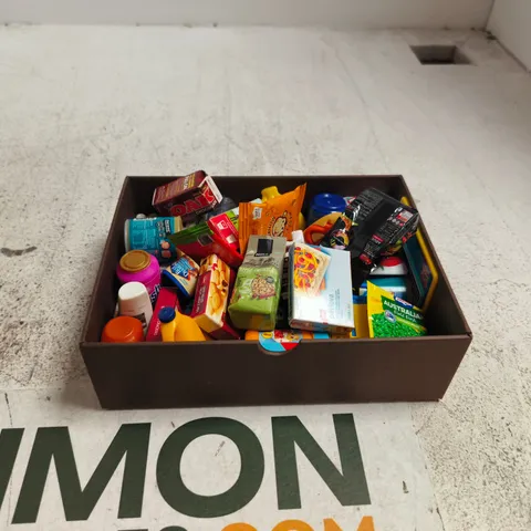 BOX OF APPROXIMATELY 25 ASSORTED MINI TOY ITEMS TO INCLUDE HEINZ BEANZ, VANISH GOLD, COLGATE, VAPO RUB ETC
