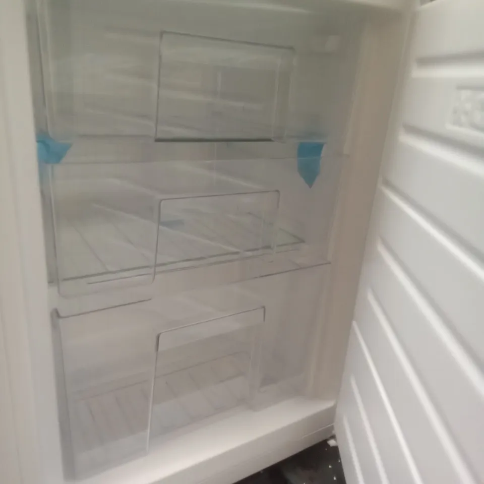 SWAN SR15880W 50CM WIDE 146 TALL FREESTANDING LOW FROST FRIDGE FREEZER WHITE