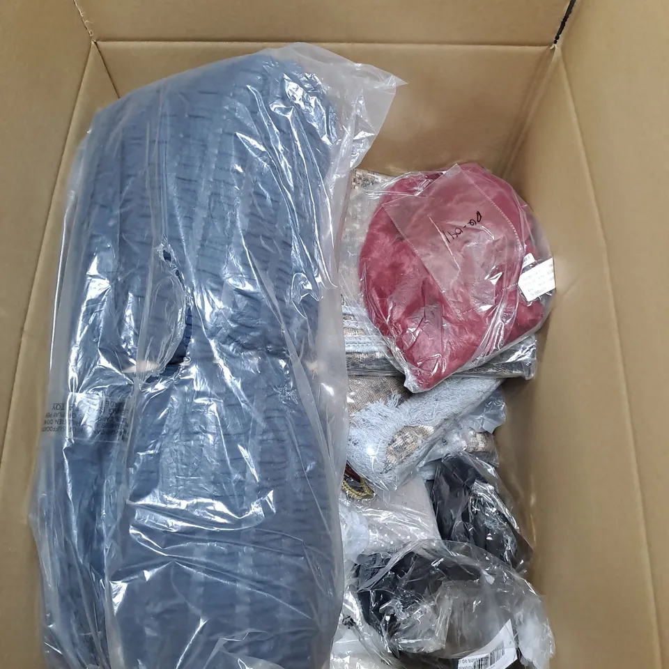 BOX OF APPROXIMATELY 10 HOUSEHOLD ITEMS TO INCLUDE SOLAR GARDEN DÉCOR - INSECT KILLER AND TOTE BAG