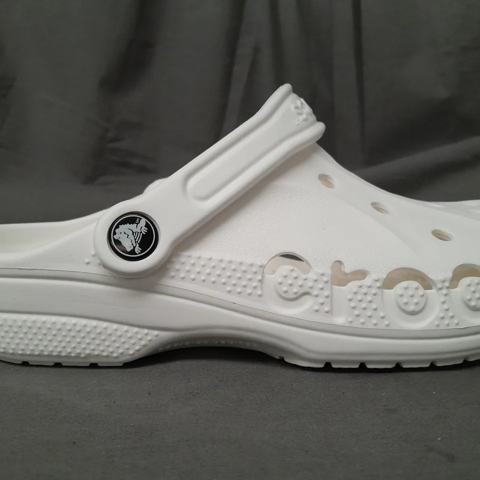 PAIR OF CROCS BAYA CLOGS IN WHITE UK SIZE M5/W6