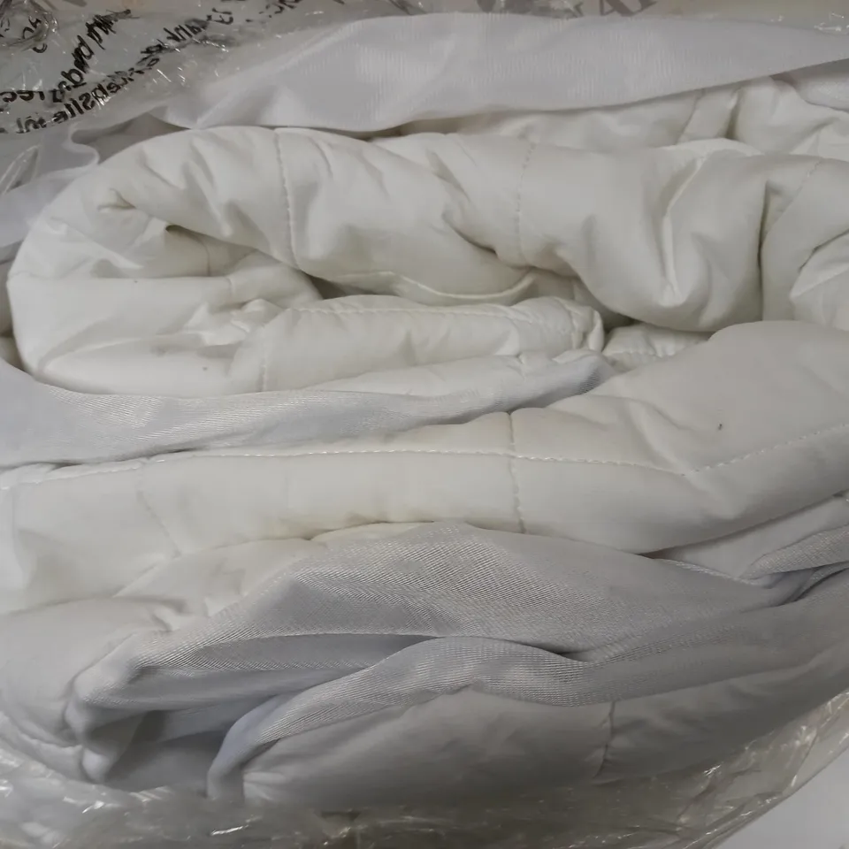 UNBRANDED ELECTRIC HEATED BLANKET - WHITE
