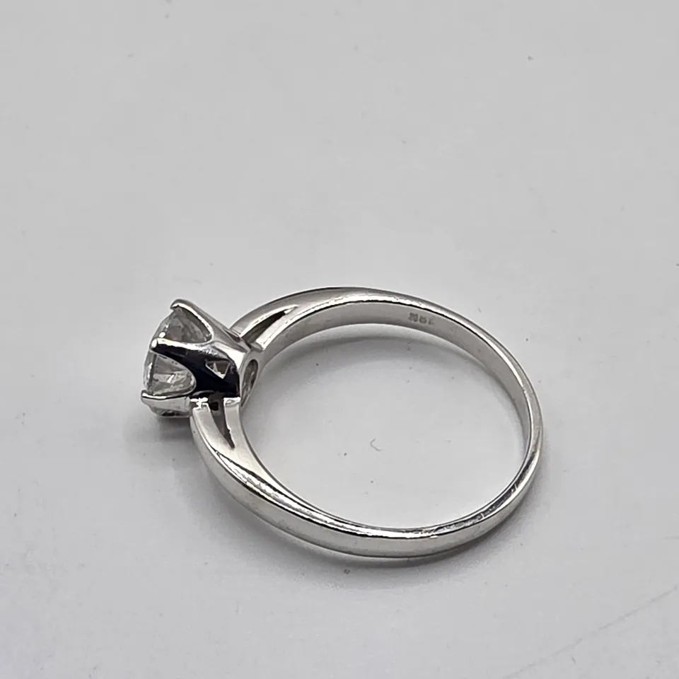 18CT WHITE GOLD SOLITAIRE RING SET WITH A NATURAL DIAMOND WEIGHING +-1.23CT