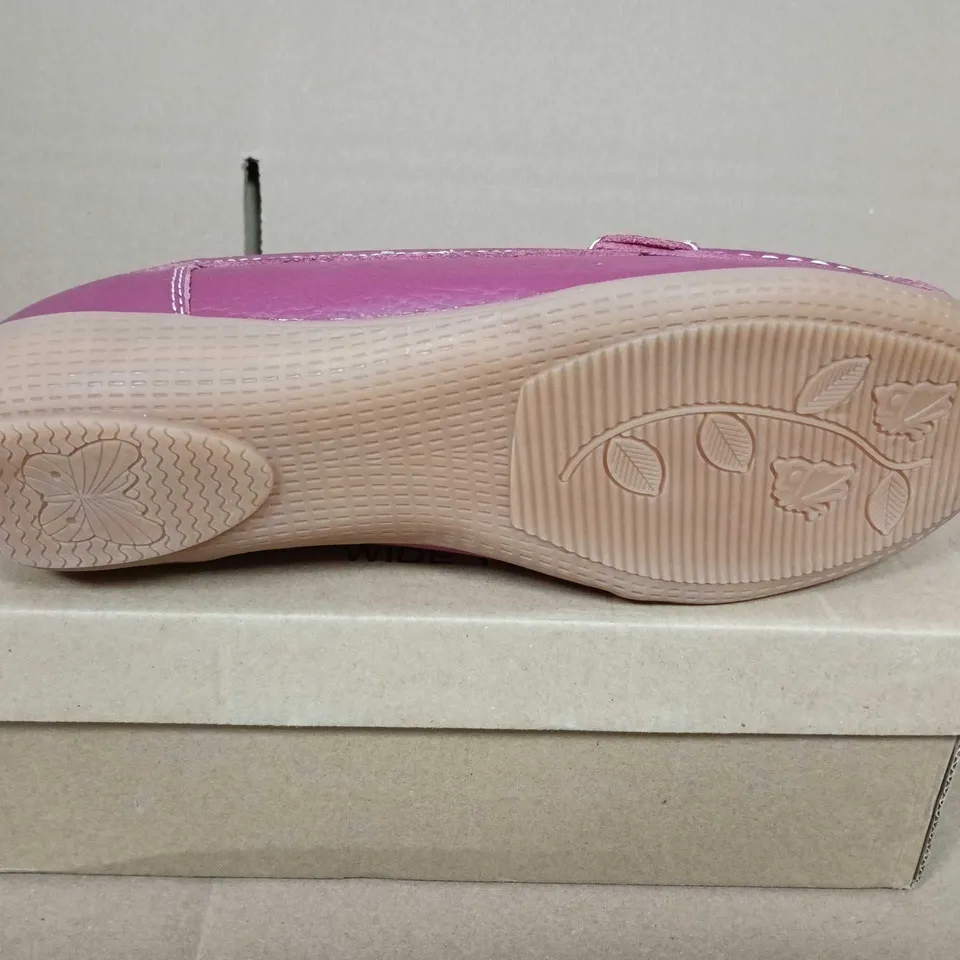 BOXED PAIR OF JO & JOE WOMEN'S PINK LEATHER MOCCASIN LOAFERS WITH TASSEL – UK SIZE 8