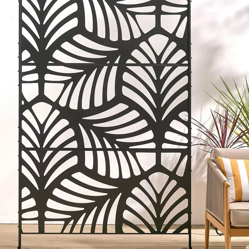 VERTICAL LEAF METAL GARDEN SCREEN FREE STANDING 