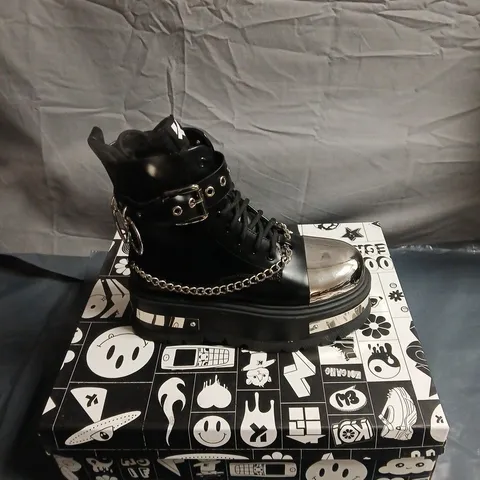 KOI BORIN BLACK LEATHER-LOOK PLATFORM ANKLE BOOTS WITH CHROME TOE CAP AND CHAIN DETAIL, SIZE 3